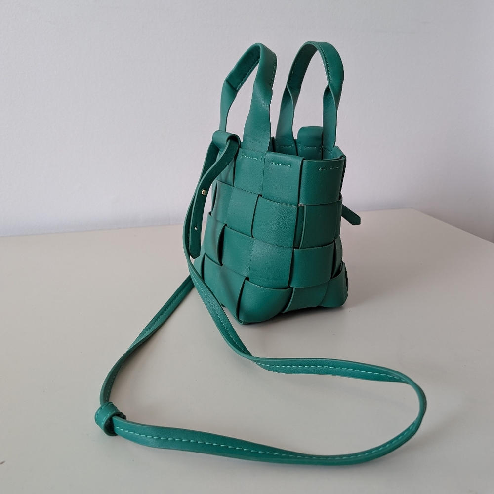 Elegant Green Woven Women's Bag